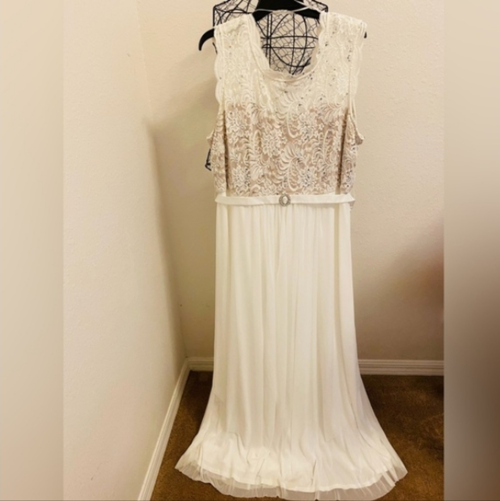 White lace wedding dress